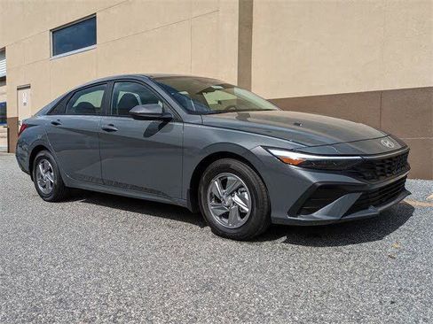 New 2025 Hyundai Elantra SE image 1