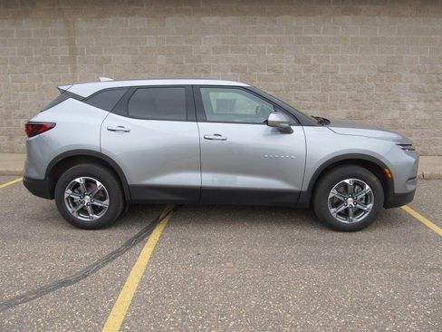 Used 2025 Chevrolet Blazer LT image 3