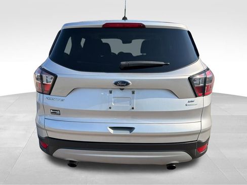 Used 2017 Ford Escape SE FWD image 4