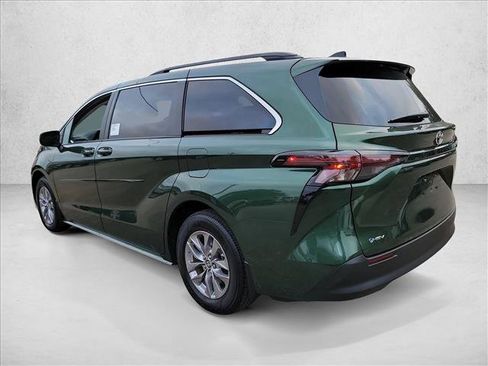 Used 2026 Toyota Sienna LE FWD image 7