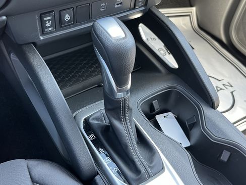 Used 2023 Nissan Frontier SV AWD/4WD image 29