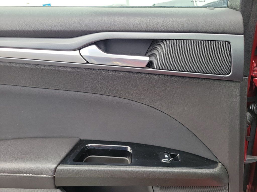 Used 2014 Ford Fusion SE FWD image 15