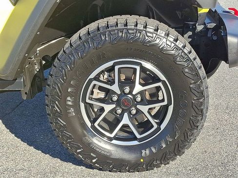 Used 2024 Jeep Wrangler Unlimited Rubicon AWD/4WD image 8