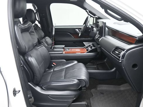 Used 2024 Lincoln Navigator L Reserve AWD/4WD image 7