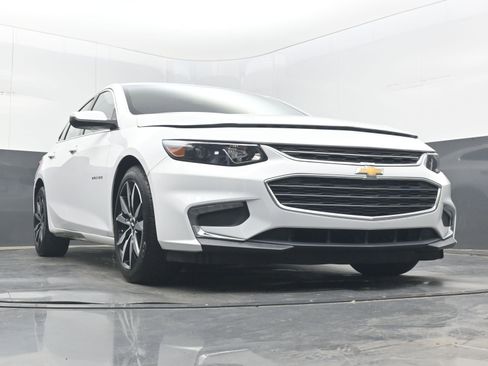 Used 2018 Chevrolet Malibu LT FWD image 24