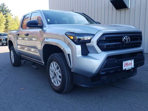 New 2025 Toyota Tacoma SR image 14