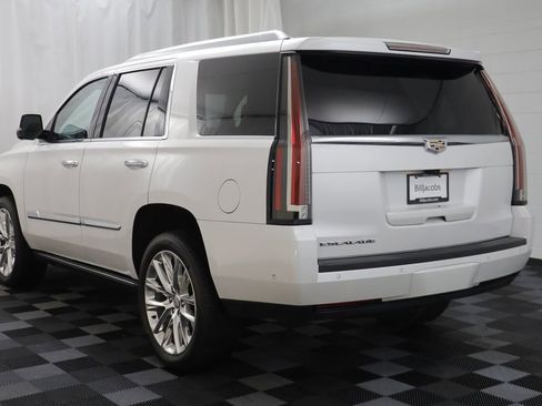 Used 2020 Cadillac Escalade Premium Luxury AWD/4WD image 17