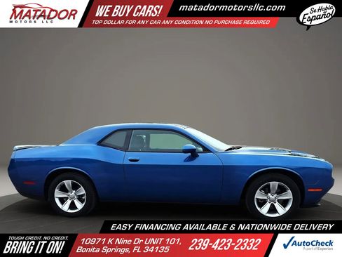 Used 2021 Dodge Challenger SXT RWD image 4