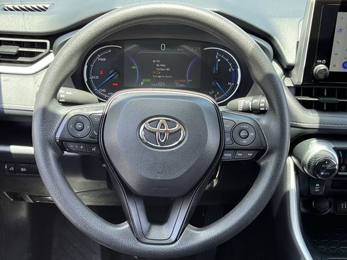 Used 2025 Toyota RAV4 XLE AWD/4WD image 11