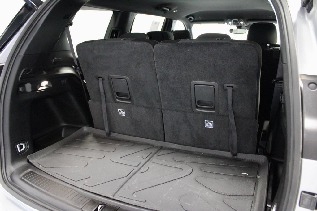 Used 2024 Jeep Grand Cherokee L Laredo AWD/4WD image 12