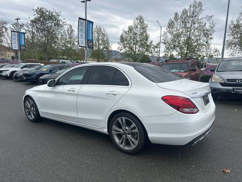 Used 2018 Mercedes-Benz C 300 Sedan image 4