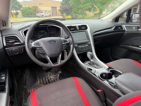 Used 2014 Ford Fusion SE FWD image 9