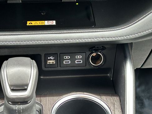 Used 2024 Toyota Highlander Limited AWD/4WD image 18
