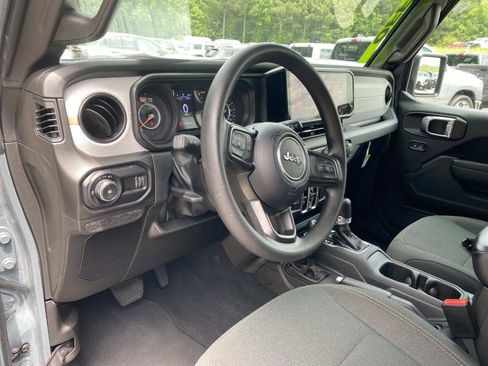 Used 2025 Jeep Wrangler Unlimited Sport AWD/4WD image 24