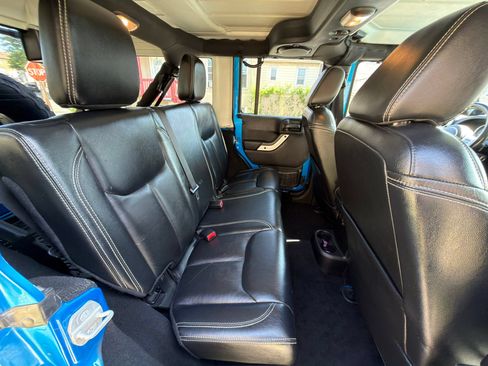 Used 2014 Jeep Wrangler Unlimited Sahara AWD/4WD image 19