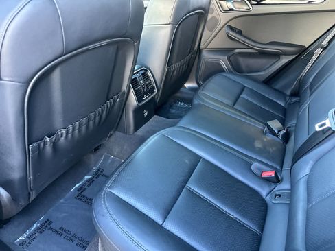 Certified 2025 Porsche Macan AWD/4WD image 13