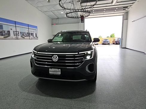 New 2026 Volkswagen Atlas SE FWD image 4