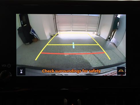 Used 2023 Toyota Corolla Cross XLE w/ Convenience Package FWD image 21