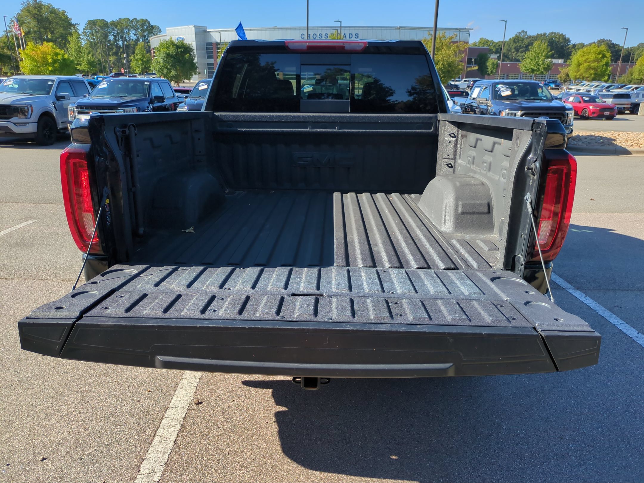 Used 2025 GMC Sierra 1500 SLT w/ SLT Premium Plus Package AWD/4WD image 35