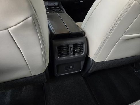 Used 2023 Nissan Rogue SV w/ SV Premium B Package FWD image 15