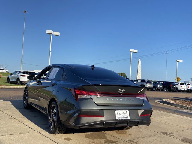 Used 2025 Hyundai Elantra Sport FWD image 9