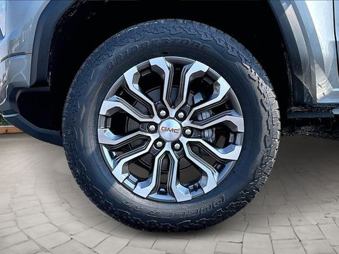 New 2026 GMC Canyon Denali image 15