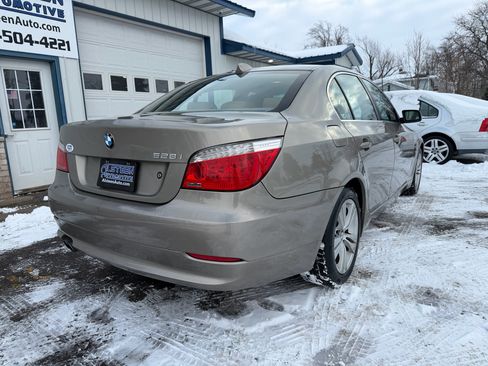 Used 2009 BMW 528i xDrive Sedan image 3