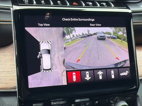 Used 2021 Jeep Grand Cherokee L Summit w/ Luxury Tech Group V AWD/4WD image 19