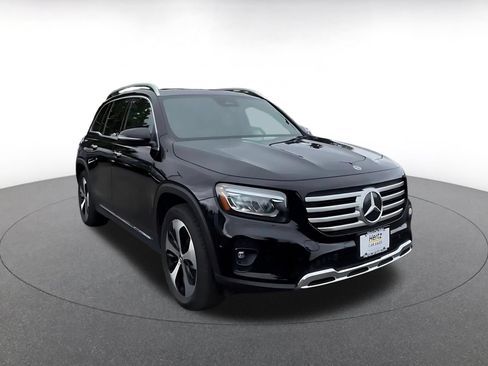 Used 2025 Mercedes-Benz GLB 250 image 3