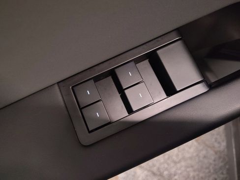 Used 2024 Tesla Cybertruck AWD Crew Cab image 10