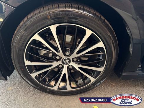 Used 2020 Toyota Camry SE w/ Sunroof Package FWD image 19
