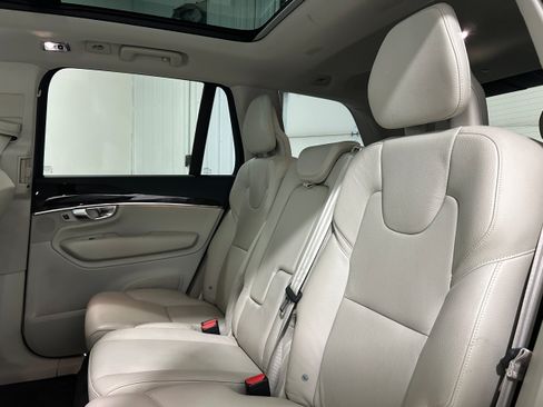 Used 2018 Volvo XC90 T6 Momentum w/ Convenience Package AWD/4WD image 30