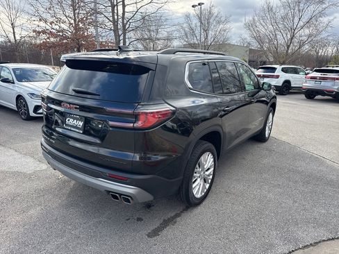 Used 2024 GMC Acadia Elevation image 9