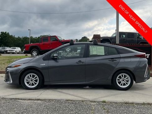 Used 2022 Toyota Prius Prime LE image 4