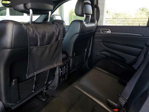 Used 2020 Jeep Grand Cherokee Altitude RWD image 9