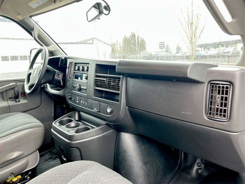 Used 2022 GMC Savana 2500 w/ Driver Convenience Package image 21