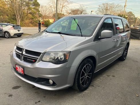 Used 2017 Dodge Grand Caravan GT image 2