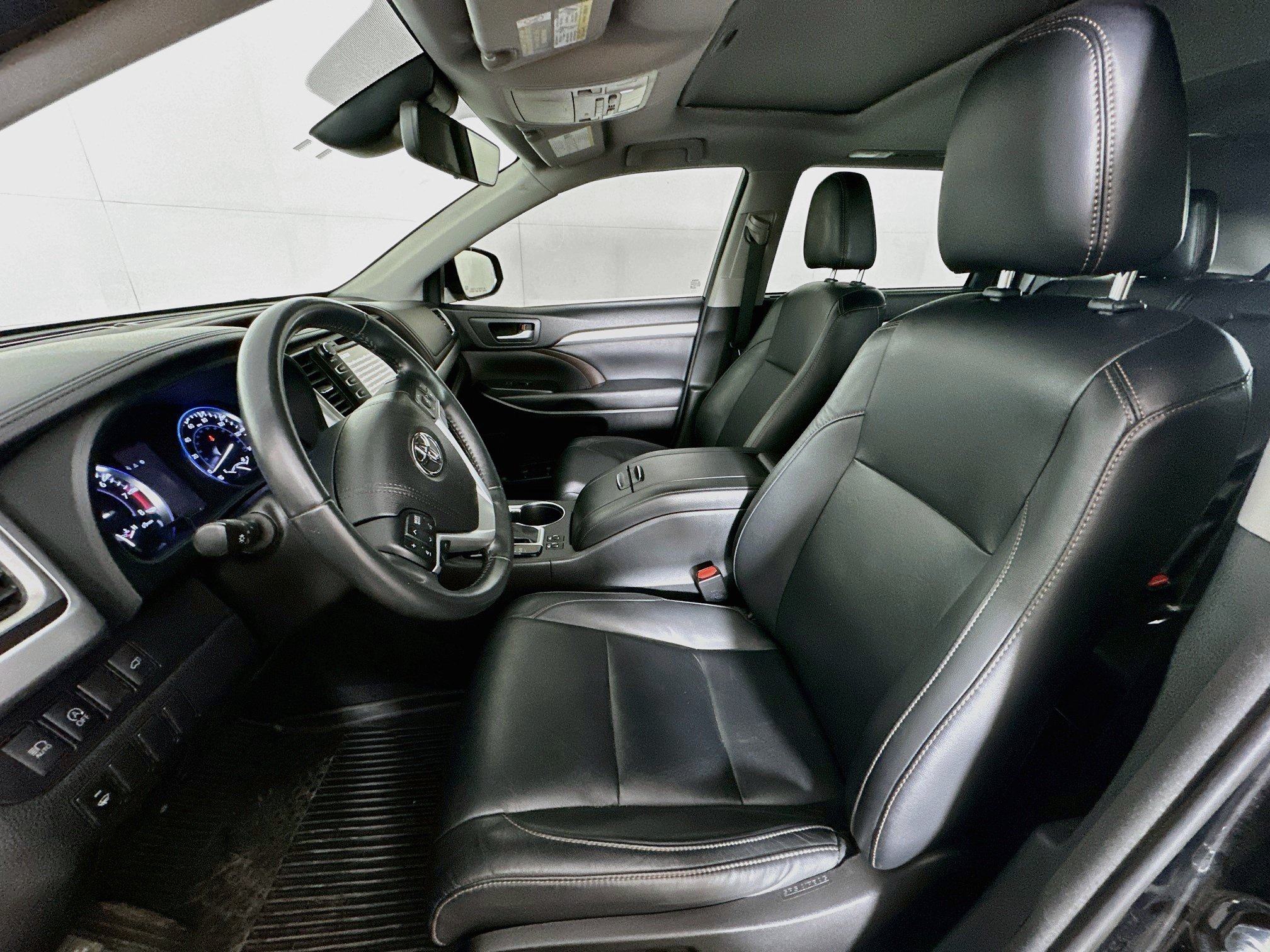 Used 2018 Toyota Highlander XLE AWD/4WD image 13