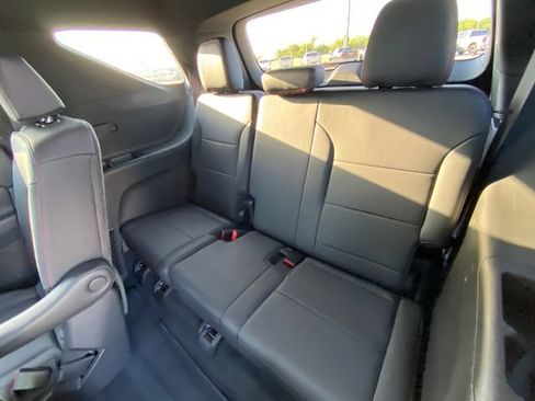 Used 2024 Chevrolet Traverse Z71 AWD/4WD image 16