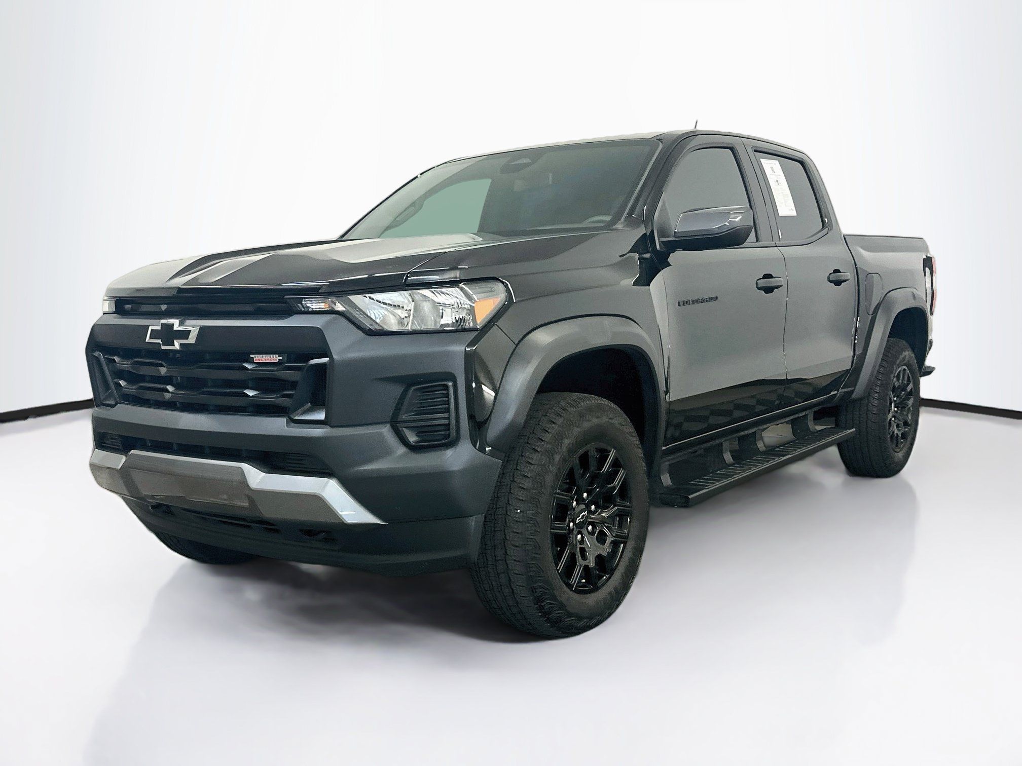 Used 2025 Chevrolet Colorado Trail Boss AWD/4WD image 3