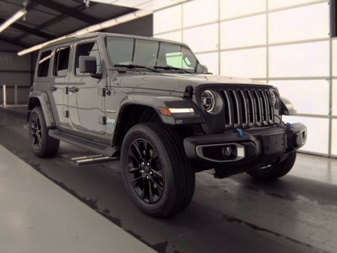 Used 2022 Jeep Wrangler Unlimited Sahara w/ Cold Weather Group AWD/4WD image 3