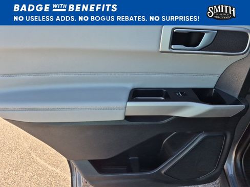 Used 2023 Ford Explorer XLT RWD image 18