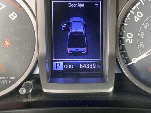Used 2018 Toyota Tacoma SR5 AWD/4WD image 19