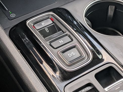 Certified 2023 Honda Pilot Touring image 23