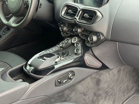 Used 2022 Aston Martin V8 Vantage Base image 16
