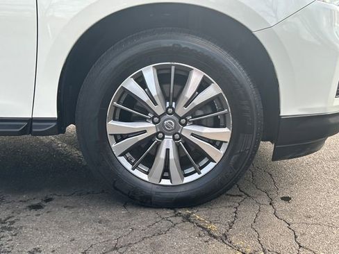 Used 2018 Nissan Pathfinder S image 28