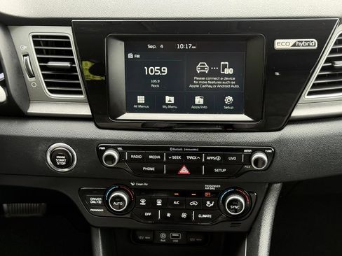 Used 2017 Kia Niro LX FWD image 19