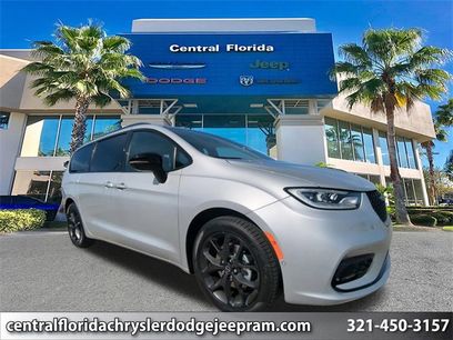 New 2026 Chrysler Pacifica Select w/ S Appearance Package