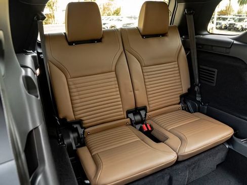 New 2026 Land Rover Discovery Dynamic SE AWD/4WD image 32