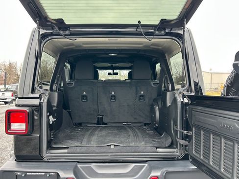 Used 2020 Jeep Wrangler Unlimited Sahara w/ Uconnect 4C Nav & Sound Group image 18